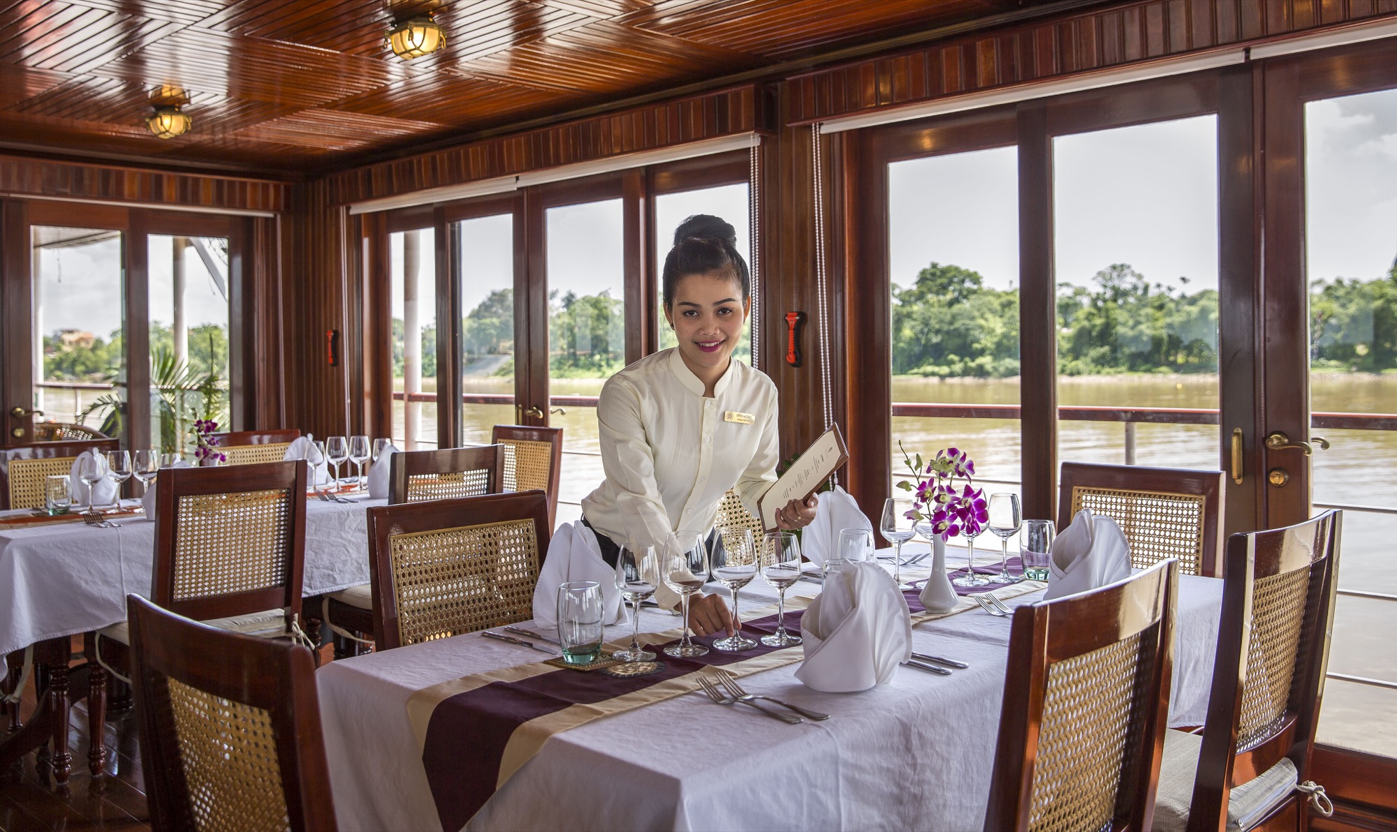 Pandaw RV Angkor Pandaw Restaurant.jpg